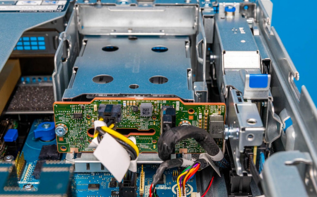 HPE-ProLiant-DL145-Gen11-Internal-Storage-Area-1-1068x666.jpg