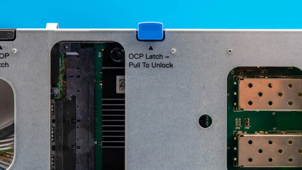Dell-PowerEdge-R6715-Riser-2-9-1068x601.jpg
